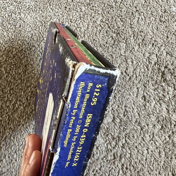 Harry Potter Boxed Set: Library of Hogwarts - Fantastic Beasts & Quidditch HC - Picture 6 of 13